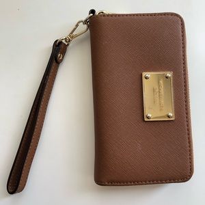 Michael Kors wristlet